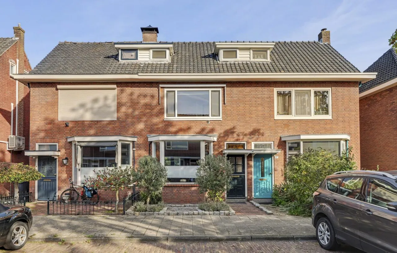 Tussenwoning te koop: Van Diemenstraat 135, Enschede