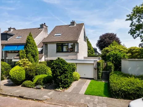 Hoekwoning te koop: Van Dulmplein 1, Boschgeest Voorschoten
