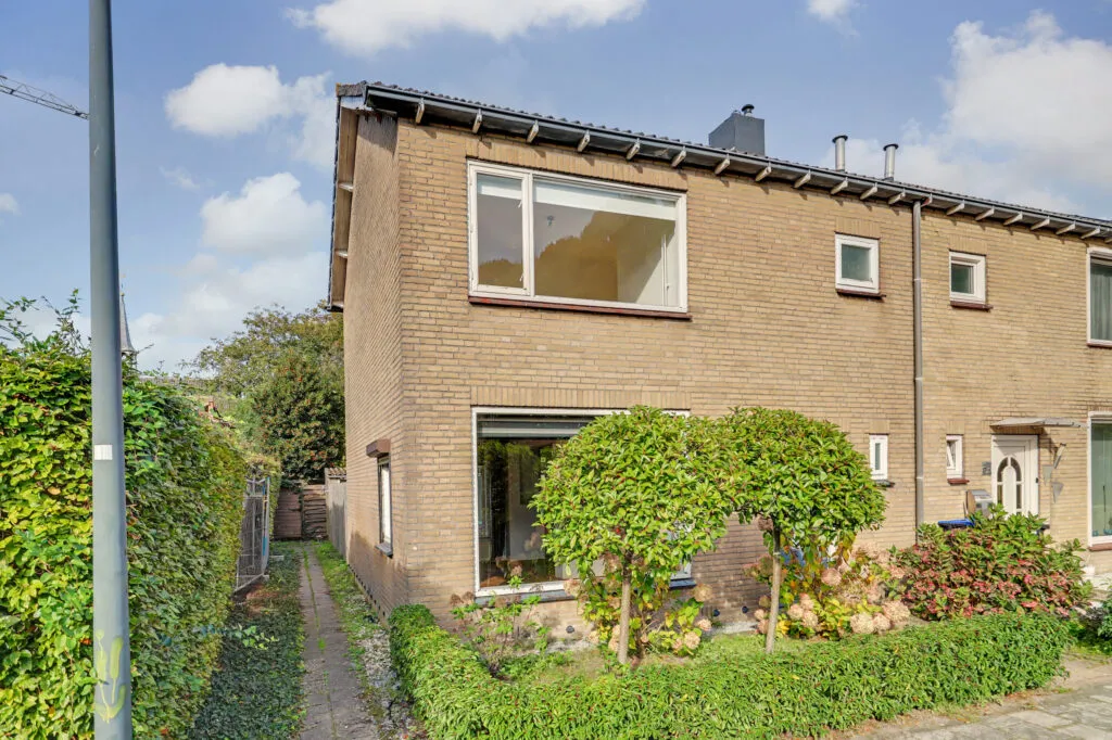 Hoekwoning te koop: van Duvenvoordestraat 46, Waalwijk