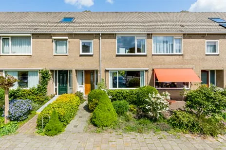 Tussenwoning te koop: Van Eerbeeklaan 11, Zijdelwaard Uithoorn