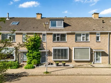 Tussenwoning te koop: Van Eerbeeklaan 6, Zijdelwaard Uithoorn