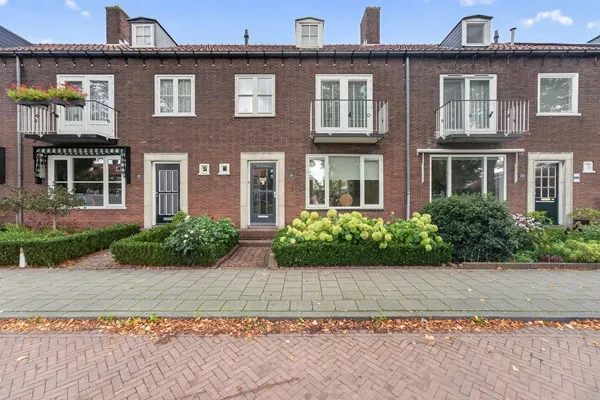 Tussenwoning te koop: Van Eesterensingel 219, Alblasserdam