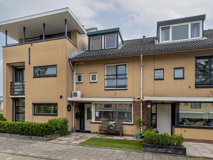 Tussenwoning te koop: Van Eesterenveld 20, Bijdorp Barendrecht