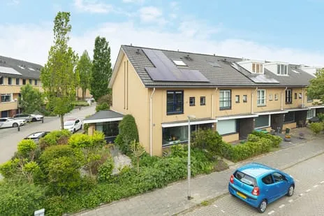 Corner house for sale: Van Eesterenveld 47, Bijdorp Barendrecht