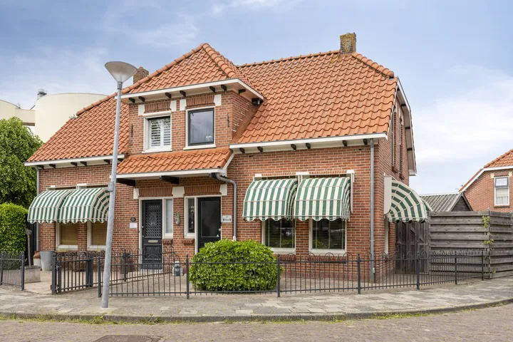Twee-onder-één-kap te koop: Van Ewsumstraat 17, Hoogkerk Dorp Groningen