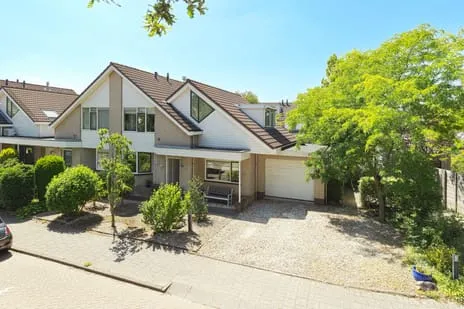 Corner house for sale: Van Foreestlaan 19, Dorpzicht Barendrecht