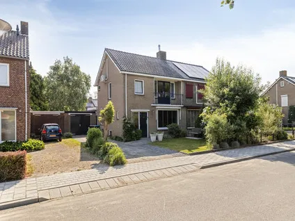 Terraced house for sale: Van Gaverenlaan 30, Steenbergen-Centrum Steenbergen