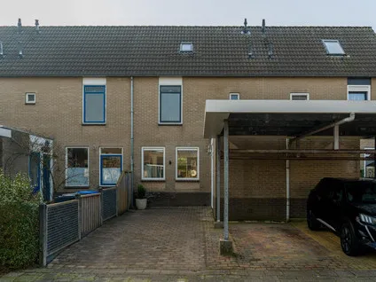 Tussenwoning te koop: van Gheelstins 16, Camminghaburen-Midden Leeuwarden