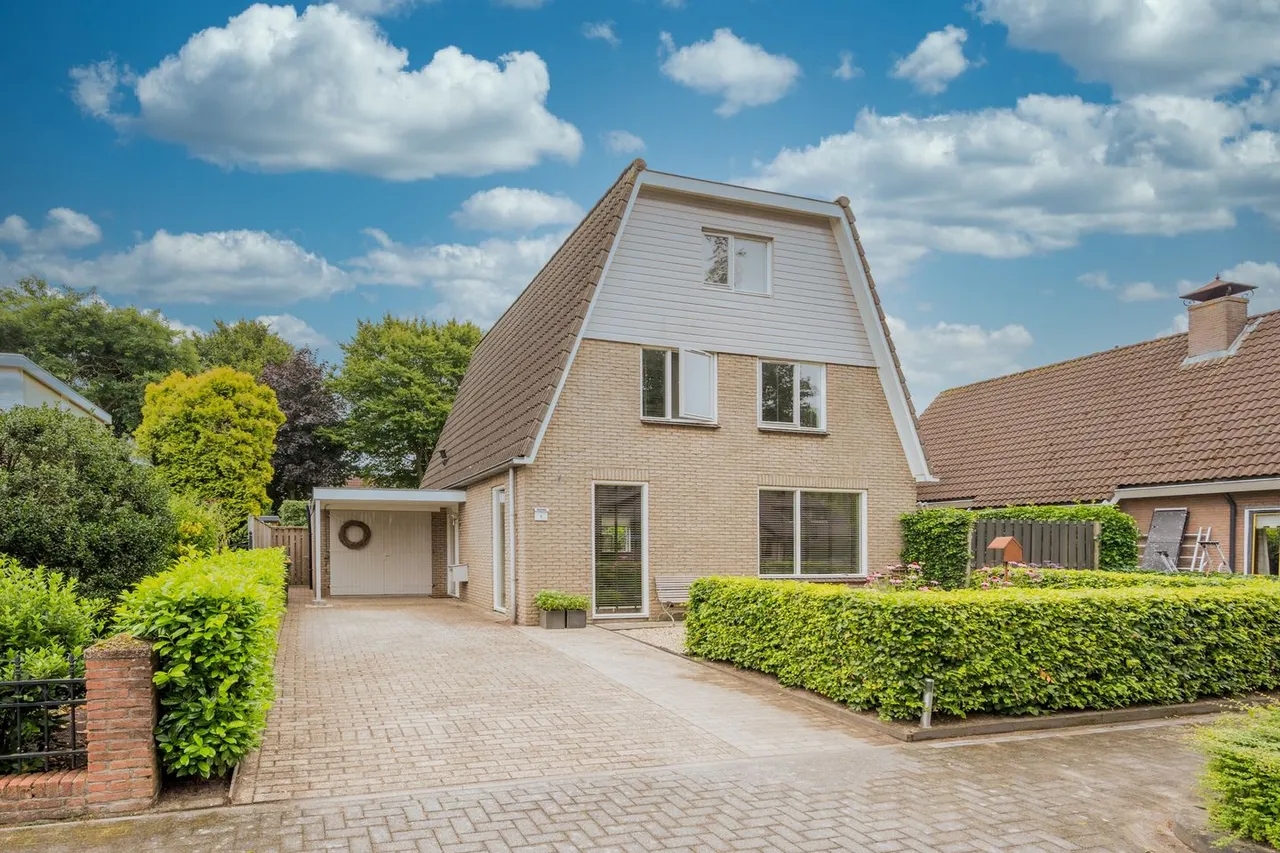 Vrijstaande woning te koop: Van Goghlaan 1, Nijkerk
