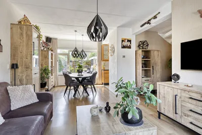 Tussenwoning te koop: Van Goghlaan 12, Laanzicht Woudenberg