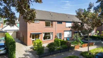 Hoekwoning te koop: Van Hallstraat 26, Nunspeet-Oost Nunspeet