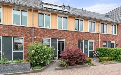 Tussenwoning te koop: Van Hallstraat 37, Wormshoef Lunteren