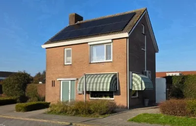 Twee-onder-één-kap te koop: van Heemskerckstraat 7, Dinteloord Dinteloord