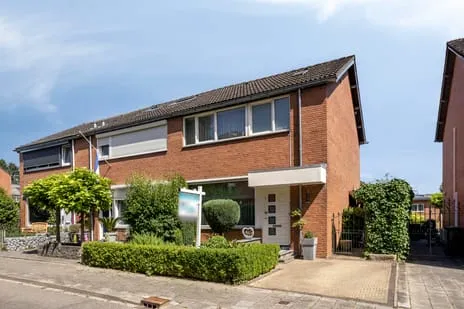 Corner house for sale: van Heinsberglaan 17, Broekhem Zuid Valkenburg (Li)