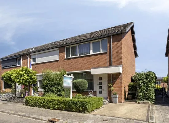 Corner house for sale: van Heinsberglaan 17, Broekhem Zuid Valkenburg