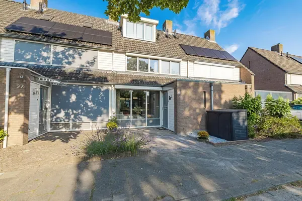 Tussenwoning te koop: van Heinsbergstraat 39, Strijpakkers-Laars Gilze