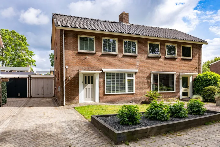 Tussenwoning te koop: Van Helsdingenstraat 17, Hurdegaryp Hurdegaryp