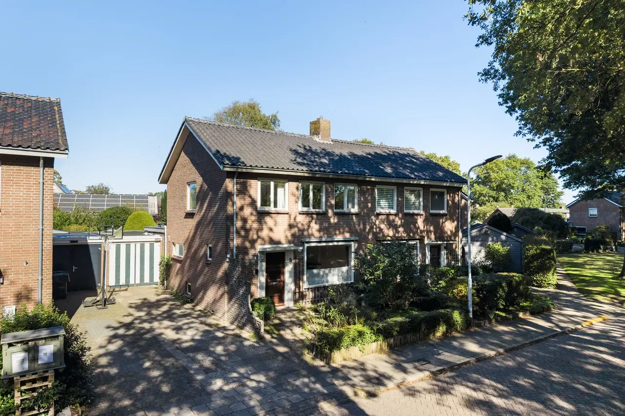 Tussenwoning te koop: Van Helsdingenstraat 5, Hurdegaryp
