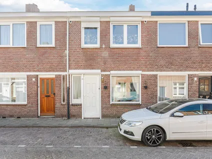 Tussenwoning te koop: Van Heutszstraat 27, Armhoef Noord-West Tilburg