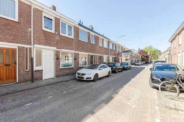 Tussenwoning te koop: Van Heutszstraat 27, Armhoef Noord-West Tilburg