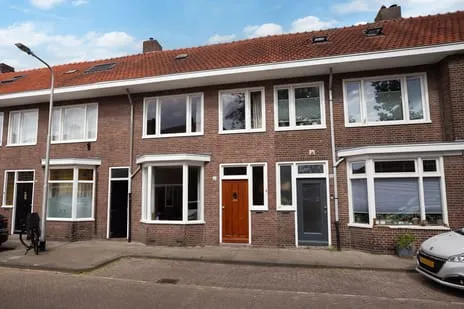 Tussenwoning te koop: Van Heutszstraat 54, Armhoef Noord-West Tilburg