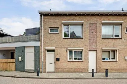 Tussenwoning te koop: Van Hogendorpstraat 135, Textielbuurt Oost Tilburg