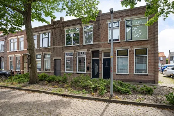 Tussenwoning te koop: Van Hogendorpstraat 42, Visbuurt Den Helder