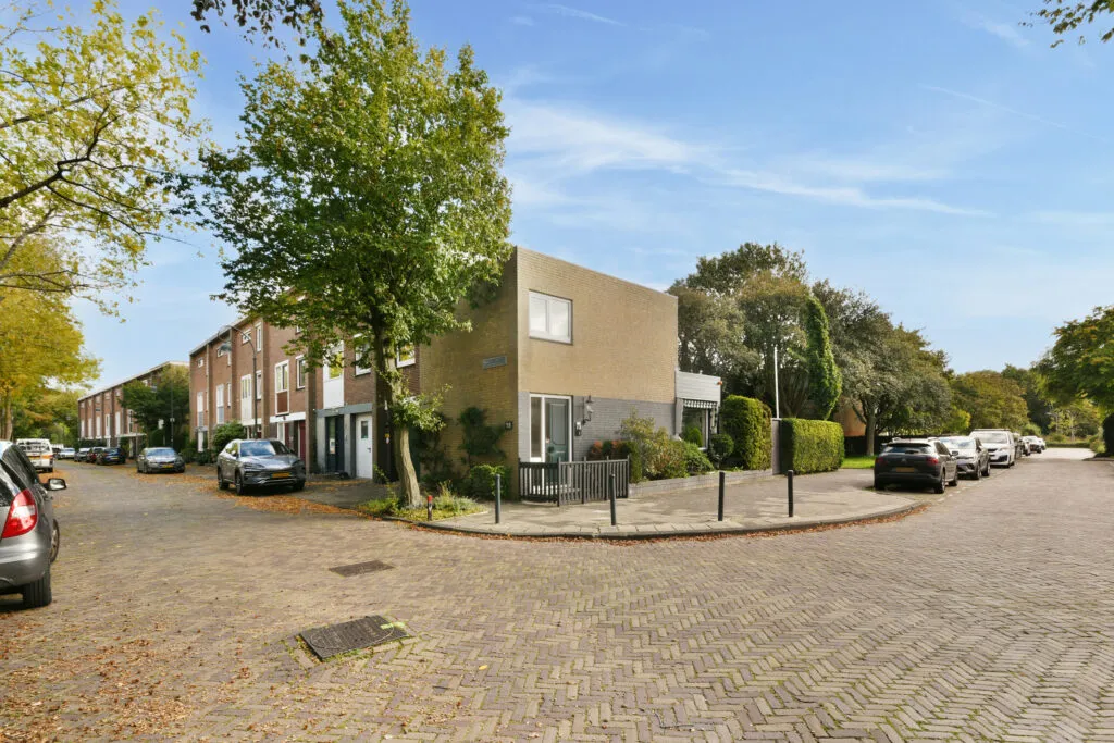 Hoekwoning te koop: Van Hogendorpstraat 75, Haarlem