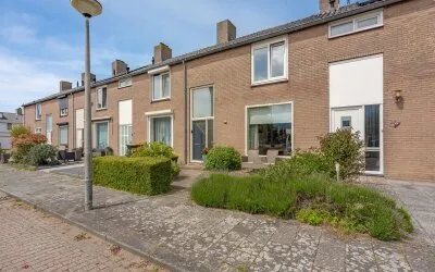 Tussenwoning te koop: Van Hogendorpweg 166, Paauwenburg Noordoost Vlissingen