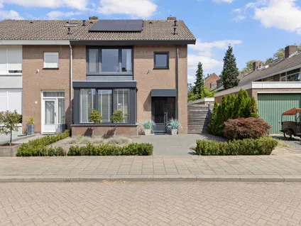 Twee-onder-één-kap te koop: Van Hushovenstraat 3, Hogekamp Venlo