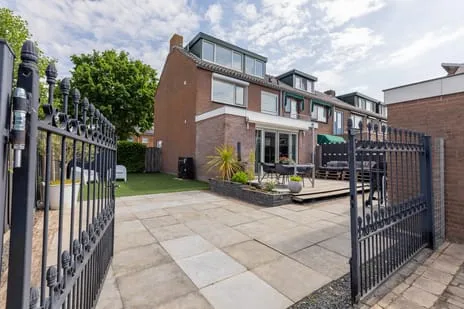 Hoekwoning te koop: van Kinsbergenstraat 1, Zeeheldenbuurt Bleiswijk
