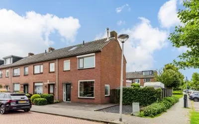 Corner house for sale: van Kinsbergenstraat 1, Zeeheldenbuurt Bleiswijk