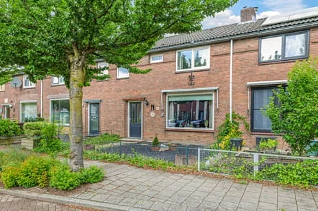 Tussenwoning te koop: van Kleefplein 6, Brouwersland Huissen