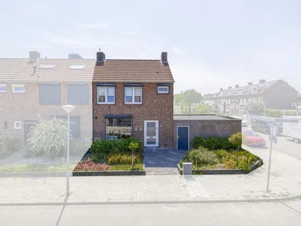 Hoekwoning te koop: van Kleefstraat 26, Lage Heide Tegelen