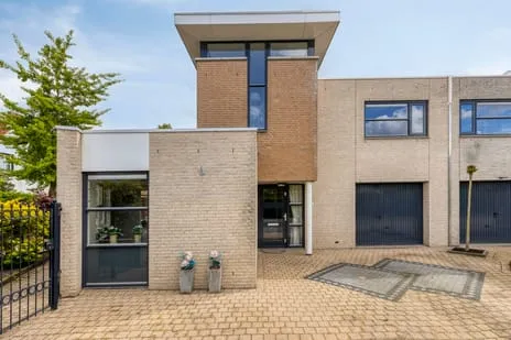 Tussenwoning te koop: Van Leeuwenhoeklaan 11, Hulsdonk Roosendaal