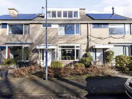 Tussenwoning te koop: Van Leeuwenhoeklaan 3, Natuurkundigenbuurt Oosterhout