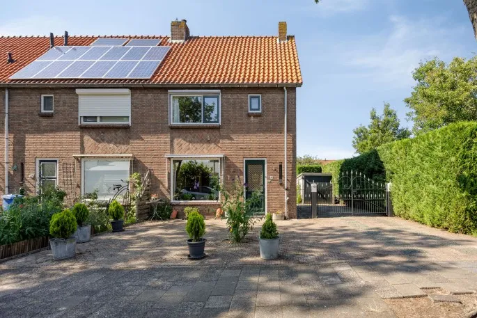 Hoekwoning te koop: Van Lennepstraat 69, Van Boetzelaerstraat Alphen Aan Den Rijn