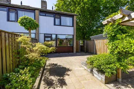 Hoekwoning te koop: van Limburg Stirumlaan 1, Gorecht-West Hoogezand