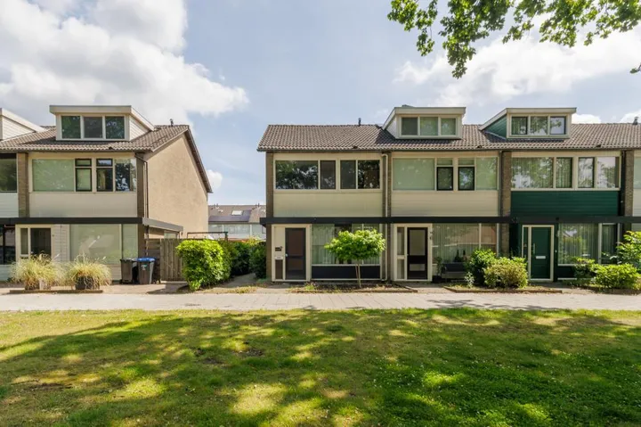 Hoekwoning te koop: van Limburg Stirumlaan 13, Gorecht-West Hoogezand