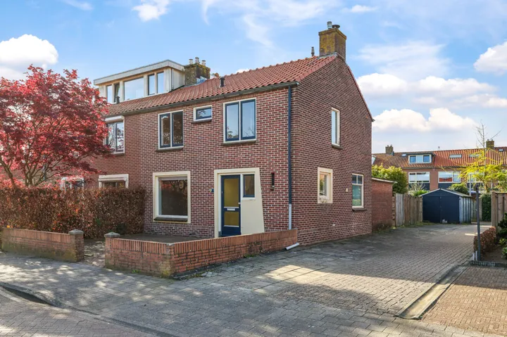Hoekwoning te koop: van Limburg Stirumlaan 78, Schöneveld - noord Doetinchem