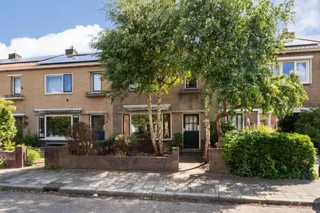 Tussenwoning te koop: Van Limburg Stirumstraat 9, Staatsliedenkwartier Hilversum