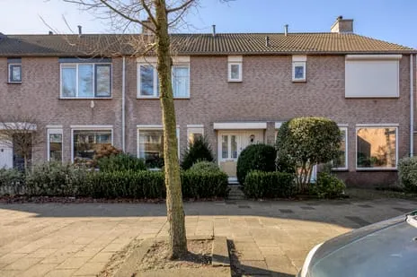 Tussenwoning te koop: van Loenenlaan 6, Wijkerbaan Beverwijk