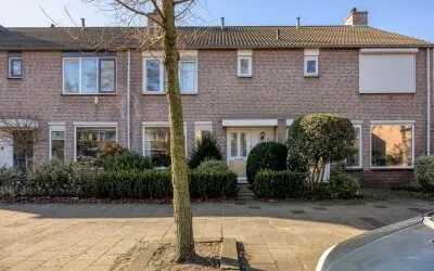 Tussenwoning te koop: van Loenenlaan 6, Wijkerbaan Beverwijk