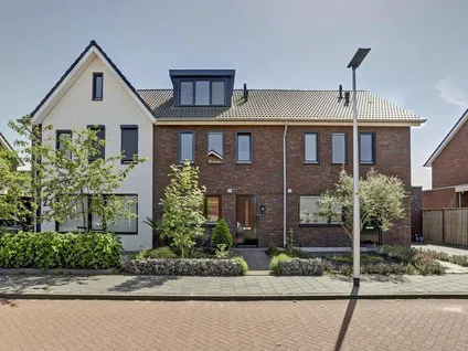 Tussenwoning te koop: Van Lunterenstraat 25, Nijrees Almelo