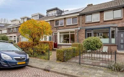 Tussenwoning te koop: Van Manderstraat 18, Erasmuslaan en omgeving Dordrecht