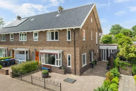 Hoekwoning te koop: van Miereveltplantsoen 8, Julianapark Leeuwarden