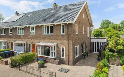 Corner house for sale: van Miereveltplantsoen 8, Julianapark Leeuwarden