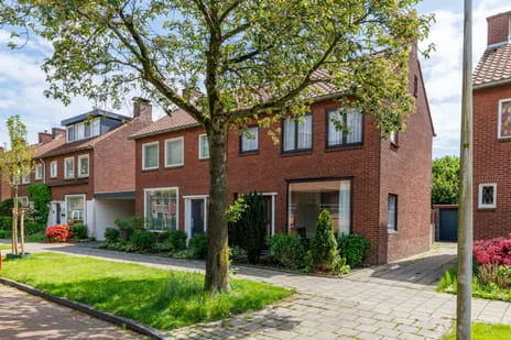 Twee-onder-één-kap te koop: Van Musschenbroekstraat 112, Velve-Lindenhof Enschede
