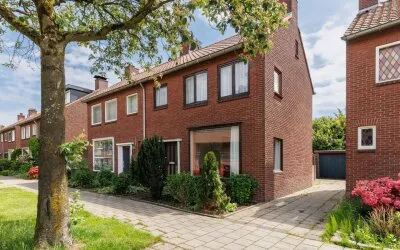 Twee-onder-één-kap te koop: Van Musschenbroekstraat 112, Velve-Lindenhof Enschede