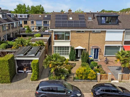 Hoekwoning te koop: Van Oldenbarneveltstraat 2, Staatsliedenbuurt Alblasserdam